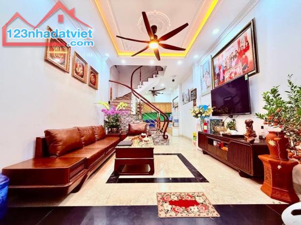 Bán gấp nhà Đại Từ - Hoàng Mai 41m2 *4 tầng - lô góc - view hồ, công viên - 2