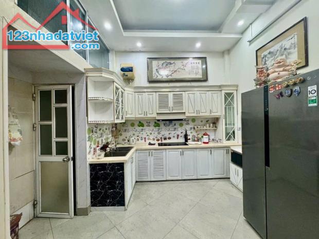 Nhà dân 4 tầng lô góc - hộ khẩu Cầu Giấy - 10m ra mặt phố, kinh doanh tốt. - 1