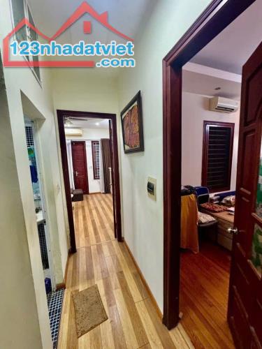 Nhà dân 4 tầng lô góc - hộ khẩu Cầu Giấy - 10m ra mặt phố, kinh doanh tốt. - 4
