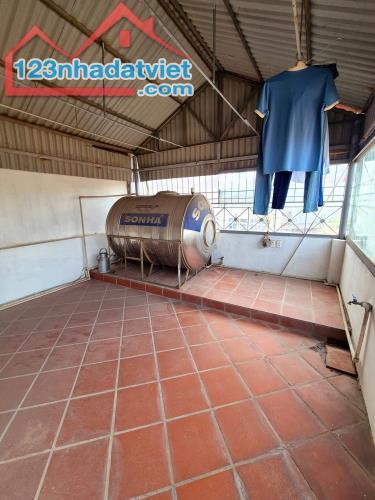 NHÀ ĐẸP - LÔ GÓC - MẶT TIỀN RỘNG Ô TÔ 5 TẠ - GẦN PHỐ - TẦM TIỀN DỄ CHỐT - 2