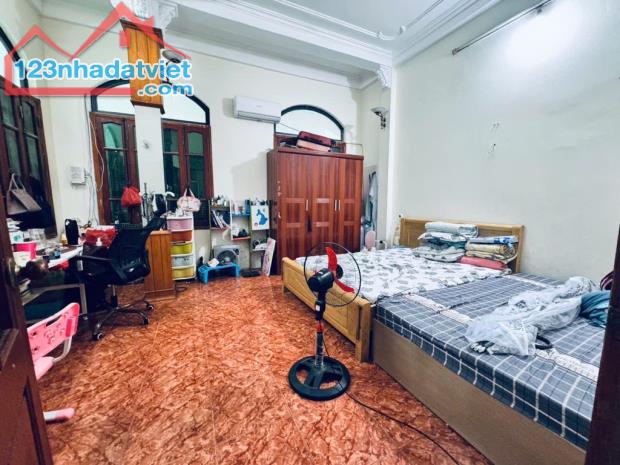 NHÀ ĐẸP HIẾM- LÔ GÓC- ÔTÔ TRÁNH-  MẶT TIỀN 5.5M- MỘ LAO -6.35 TỶ. - 3
