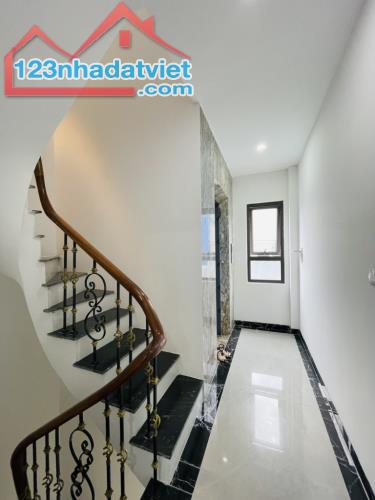 NHÀ ĐỈNH PHỐ ĐẶNG TIẾN ĐÔNG – 7 TẦNG THANG MÁY – 2 MẶT THOÁNG – Ô TÔ TRÁNH - 3