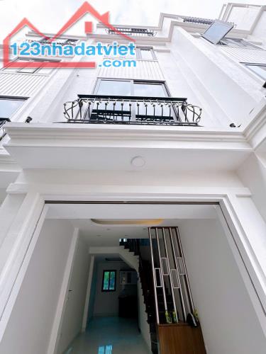 Bán nhà 33m2 -4 tầng gần đường QL6, Biên Giang HĐ,oto Đỗ trước cửa. Giá 3,05 tỷ.