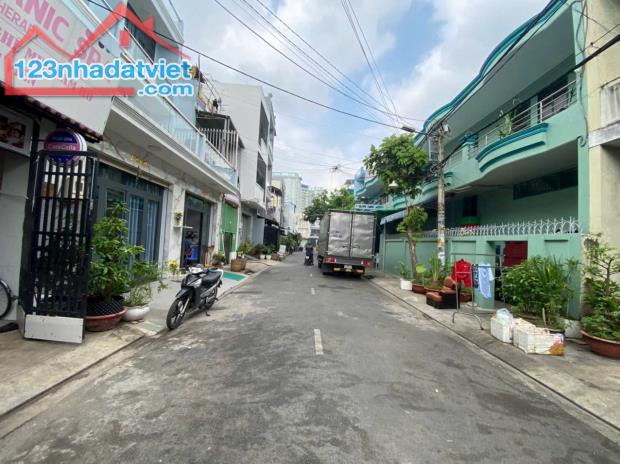 Chi thuê nhà hẻm 9m Hoà Bình, Tân Phú, 8x20m, lửng, 18 tr, tiện làm kho - 1
