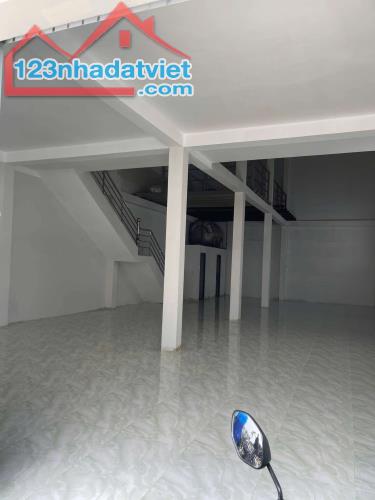 Chi thuê nhà hẻm 9m Hoà Bình, Tân Phú, 8x20m, lửng, 18 tr, tiện làm kho - 2