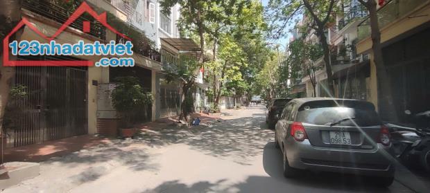 Bán nhà Liền Kề KĐT Văn Quán đường phân lô vỉa hè ,Kinh doanh ,full nội thất.Giá 18,5 tỷ