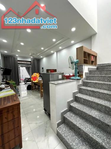 BÁN GẤP! NHÀ ĐẸP Lâm Văn Bền Q7 – 4 TẦNG – 6PN - KD ĐỈNH - Nhỉnh 4 TỶ - 1