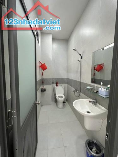 BÁN GẤP! NHÀ ĐẸP Lâm Văn Bền Q7 – 4 TẦNG – 6PN - KD ĐỈNH - Nhỉnh 4 TỶ - 2