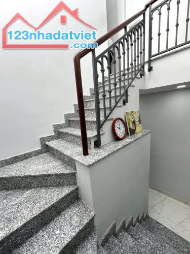 BÁN GẤP! NHÀ ĐẸP Lâm Văn Bền Q7 – 4 TẦNG – 6PN - KD ĐỈNH - Nhỉnh 4 TỶ - 3