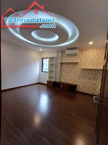 Cho thuê biệt thự đơn lập KĐT Mỹ Đình 2, phố Lưu Hữu Phước. DT 190m x 4 tầng, mt 12m. Giá - 2
