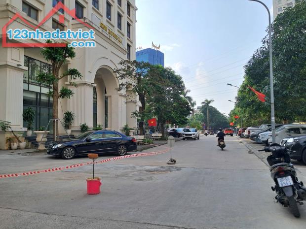 bán b iệt thự liên  kề NEWHOUSE KĐT Xa La Phúc La 45/75m2 X 6 tầng mặt tiền .5m, 19.5 tỷ