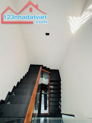 **Bán nhà 3 tầng HXH Bạch đằng** p2, Tân Bình, (4,3*17) giá chỉ 11,x tỷ - 1