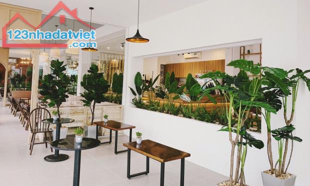 BÁN NHÀ MẶT PHỐ ĐẶNG VĂN NGỮ, ĐỐNG ĐA - 210M² - 2 MẶT TIỀN - THANG MÁY - KD TỐT - GIÁ 99 - 2