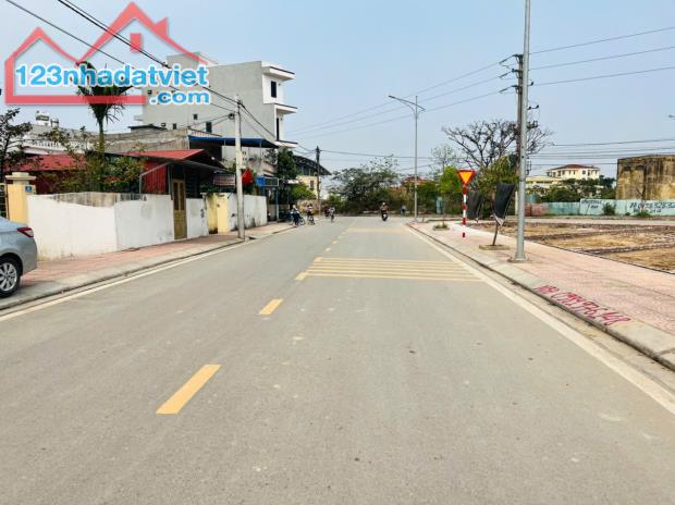 Bán lô đất 2 MẶT TIỀN  chung cư Lương Quán, Nam Sơn  81m giá 2,7X tỷ  Lh 0979087664