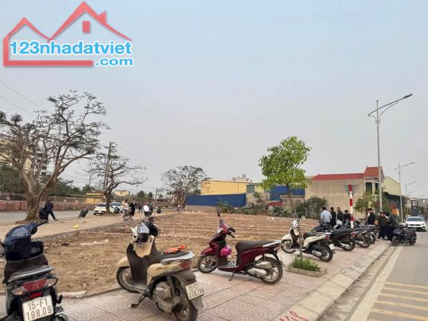 Bán lô đất 2 MẶT TIỀN  chung cư Lương Quán, Nam Sơn  81m giá 2,7X tỷ  Lh 0979087664 - 4