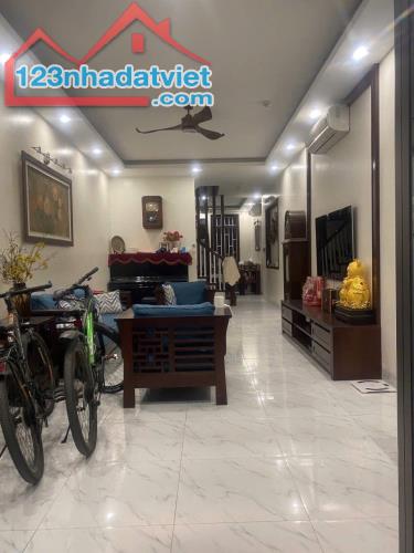 SIÊU PHẨM MẶT PHỐ CẦU GIẤY, VỈA HÈ RỘNG, KINH DOANH ĐỈNH, Ô TÔ ĐỖ NGÀY ĐÊM.