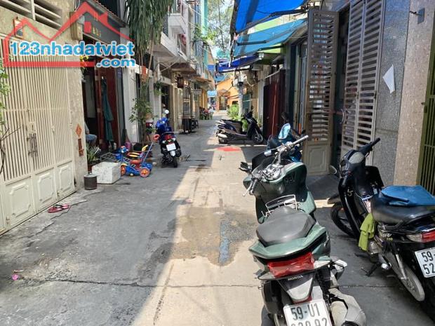 * Vị trí: Gần ngã tư Nguyễn Thị Thập Q7 -74m2 4x19m 2 lầu 3pn nhỉnh hơn 10tỷ31 - 1
