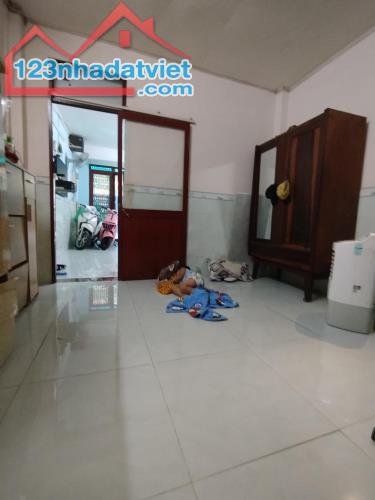 Bán gấp nhà ở ngay Tạ Quang Bửu, cách mặt tiền 10m,  hẻm thông tứ tung, 62m2, SHR, - 3