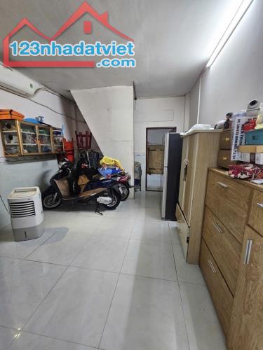 Bán gấp nhà ở ngay Tạ Quang Bửu, cách mặt tiền 10m,  hẻm thông tứ tung, 62m2, SHR, - 4