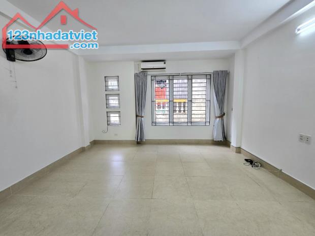 Bán nhà Tân Mai – 35m² – 5 tầng – mặt tiền rộng 4.9m – gần ô tô – giá 7.5 tỷ - 2