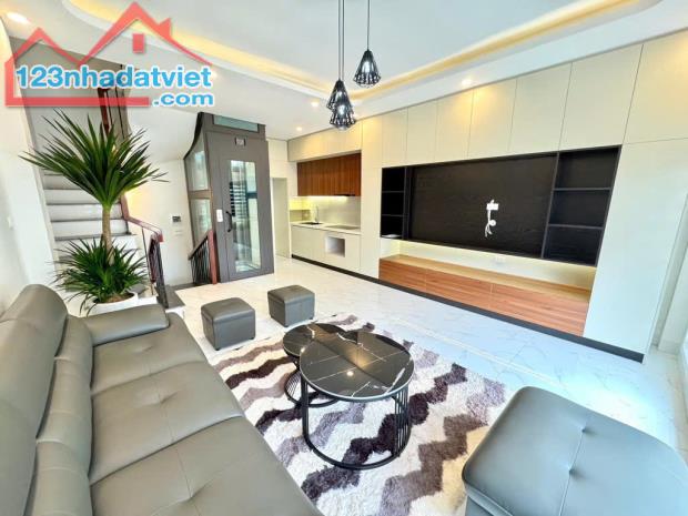 HIẾM - NHÀ ĐẸP ĐẠI LA - CHỈ 8.2 TỶ - CÁCH PHỐ 30M - THANG MÁY - 5 TẦNG Ở NGAY! - 1