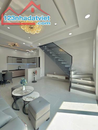 NHÀ LẦU XÂY MỚI GẦN KDL BỬU LONG GIÁ 2TYXXX - 2