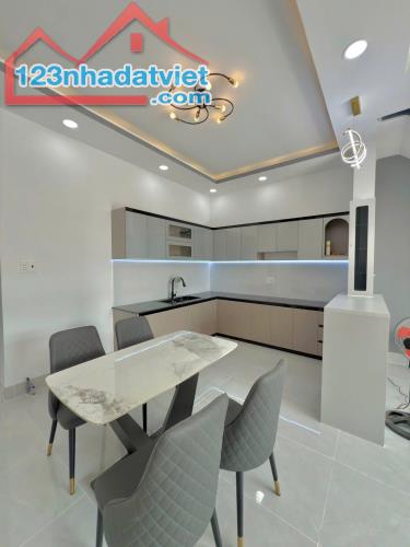 NHÀ LẦU XÂY MỚI GẦN KDL BỬU LONG GIÁ 2TYXXX - 3