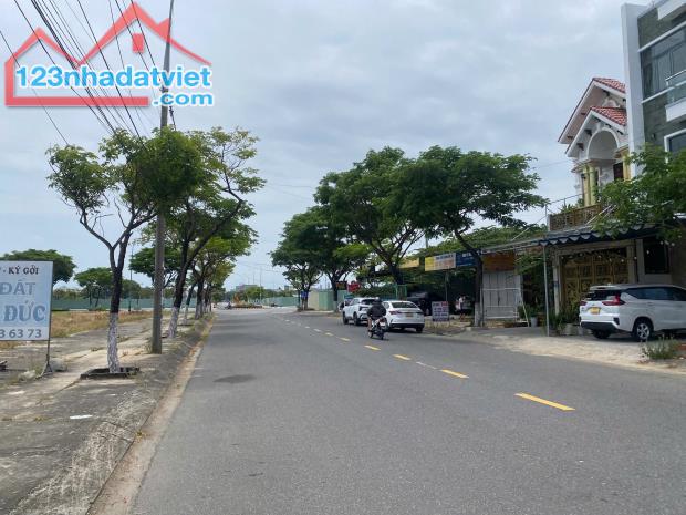 Bán nhà 03 tầng mặt tiền đường Trần Nguyên Đán; sát Nguyễn Sinh Sắc