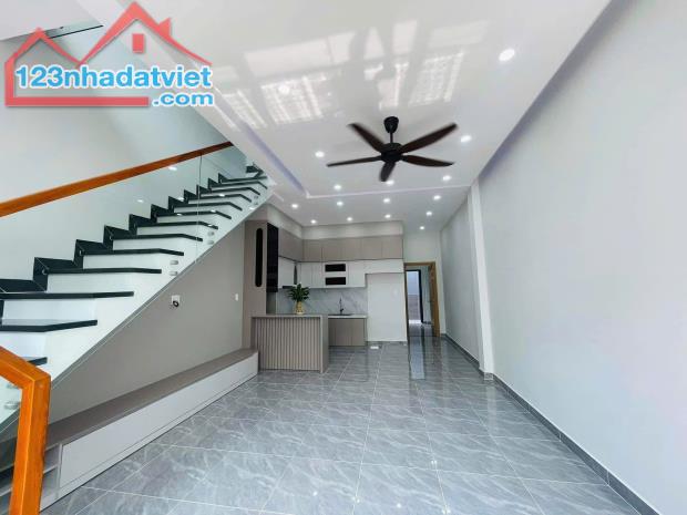 Hạ giá bán gấp nhà sổ riêng thổ cư cuối đường Đồng Khởi giá 700tr nhận nhà - 1