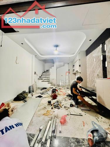 NHÀ ĐẸP TRẦN DUY HƯNG -  NGÕ RỘNG DT 30m2 5 tầng mặt tiền 5.7m Giá 8.6 tỷ - 2