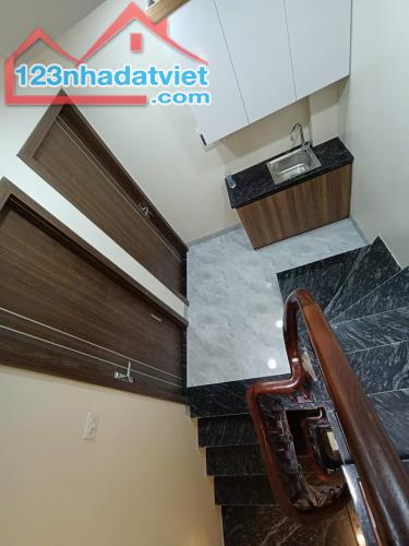 Nhà mới đét -  Ở kết hợp cho thuê - 8 phòng ngủ - có  ban công - 1