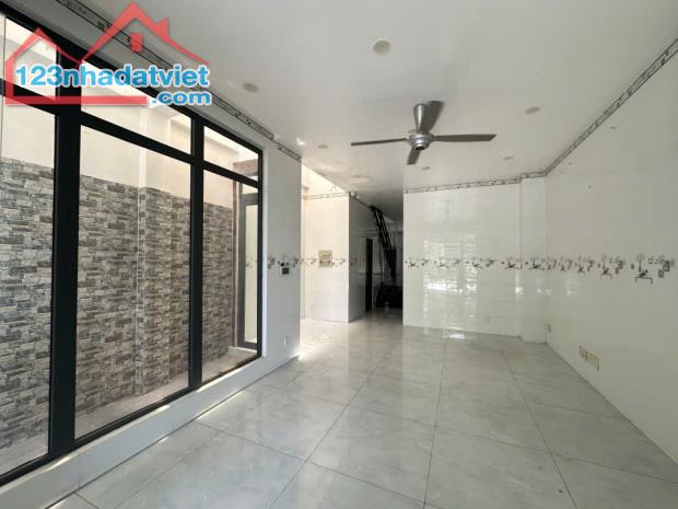 Nhà 3 tầng xây tâm huyết – hẻm tải tránh - Thạnh Lộc Quận 12 – ngang 5m – giá 5.7 tỷ