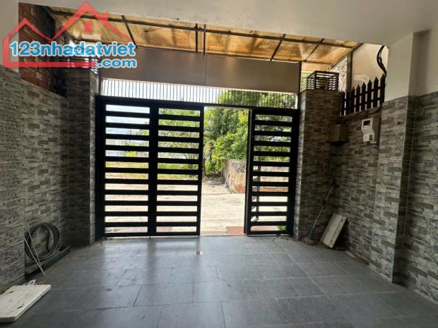 Nhà 3 tầng xây tâm huyết – hẻm tải tránh - Thạnh Lộc Quận 12 – ngang 5m – giá 5.7 tỷ - 1