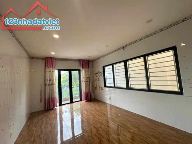 Nhà 3 tầng xây tâm huyết – hẻm tải tránh - Thạnh Lộc Quận 12 – ngang 5m – giá 5.7 tỷ - 2