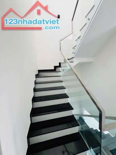 Nhà 3 tầng xây tâm huyết – hẻm tải tránh - Thạnh Lộc Quận 12 – ngang 5m – giá 5.7 tỷ - 3