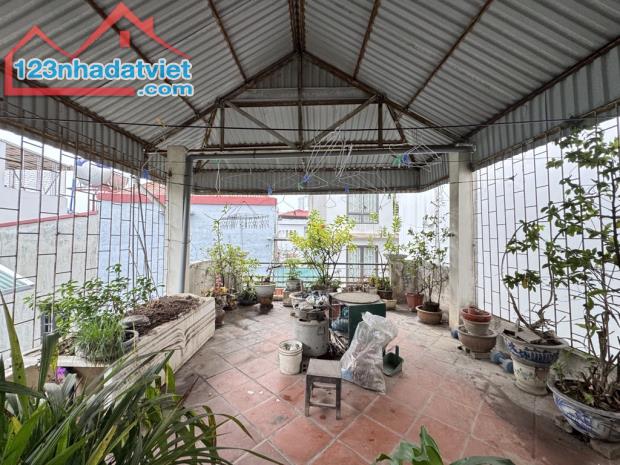 Bán nhà đất tặng nhà 4T Hồng Tiến. 68m x 4m, nở hậu, lô góc, ngõ thông giá 12 tỷ có tl. - 2