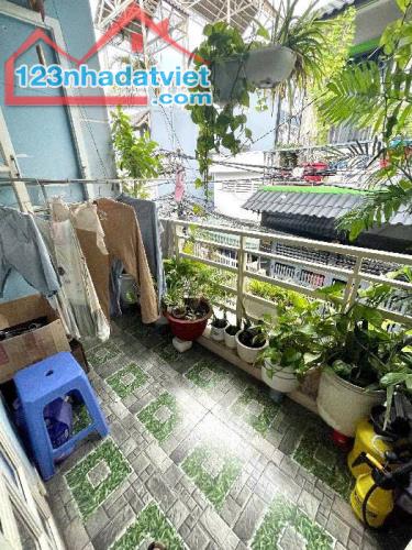 Ô TÔ TỚI CỬA NHÀ - NHÀ NHỎ XINH - CÒN MỚI VÀO Ở NGAY - PHẠM THẾ HIỂN - QUẬN 8 - 2