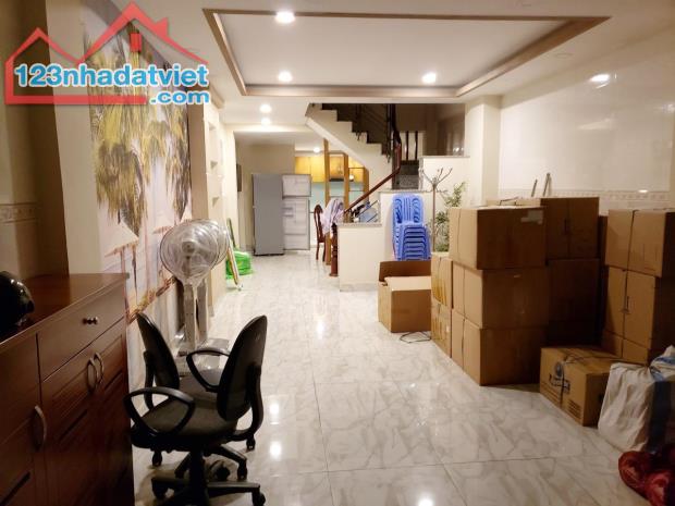 Nhà 2 tầng mặt tiền đường Nghĩa Thục P6Q5, giá 10.8 tỷ