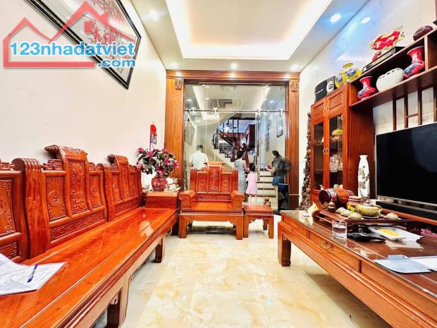 Nhà PL Lý Nam Đế 56m*5T, MT 3.9m, ngõ rộng 2m, 30m ra ô tô tránh, 3 thoáng, nhà mới 19.7tỷ