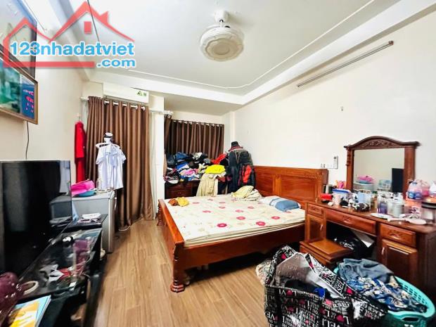 Nhà PL Lý Nam Đế 56m*5T, MT 3.9m, ngõ rộng 2m, 30m ra ô tô tránh, 3 thoáng, nhà mới 19.7tỷ - 2
