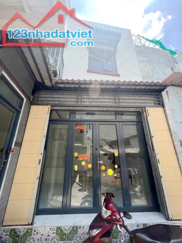 Nhà mới 2 tầng hẻm 775 Ba Đình P10Q8 (ko qui hoạch)
