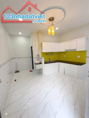 Nhà mới 2 tầng hẻm 775 Ba Đình P10Q8 (ko qui hoạch) - 2