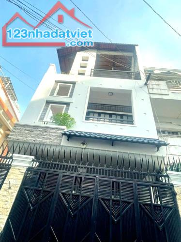 Đường Nguyễn Tiểu La, kề bên 3 Tháng 2, Q10, hơn 5m ngang, 5 tầng, 6pn