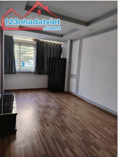 Đường Nguyễn Tiểu La, kề bên 3 Tháng 2, Q10, hơn 5m ngang, 5 tầng, 6pn - 1