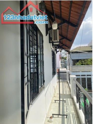 Đường Nguyễn Tiểu La, kề bên 3 Tháng 2, Q10, hơn 5m ngang, 5 tầng, 6pn - 2