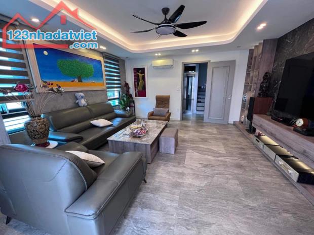 LẠC TRUNG - 45M2 X 4 TẦNG x MT 6M x GIÁ NHỈNH 12,6 TỶ - GẦN Ô TÔ ĐỖ CỬA NGÀY ĐÊM - DÂN