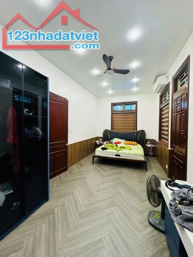 Bán gấp biệt thự , sân vườn Ngọc Thuỵ MT12m DT200m giá 25 tỷ - 3