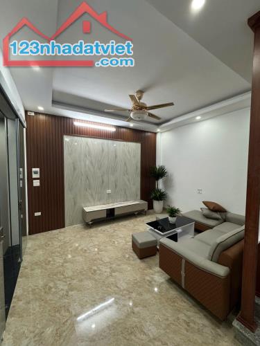Nhà Vĩnh Hưng 30m 5 tầng, ô tô đỗ sát nhà-NGÕ TO THÔNG VÔ VÀN TIỆN ÍCH,  NỘI THẤT XỊN
