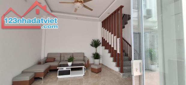 Nhà Vĩnh Hưng 30m 5 tầng, ô tô đỗ sát nhà-NGÕ TO THÔNG VÔ VÀN TIỆN ÍCH,  NỘI THẤT XỊN - 4