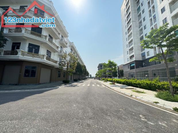 GẤP! CÒN VÀI CĂN – BỎ LỠ LÀ MẤT! KĐT XUÂN NHỮNG BÀN GIAO NGAY . LH: 0966 343 969 - 1